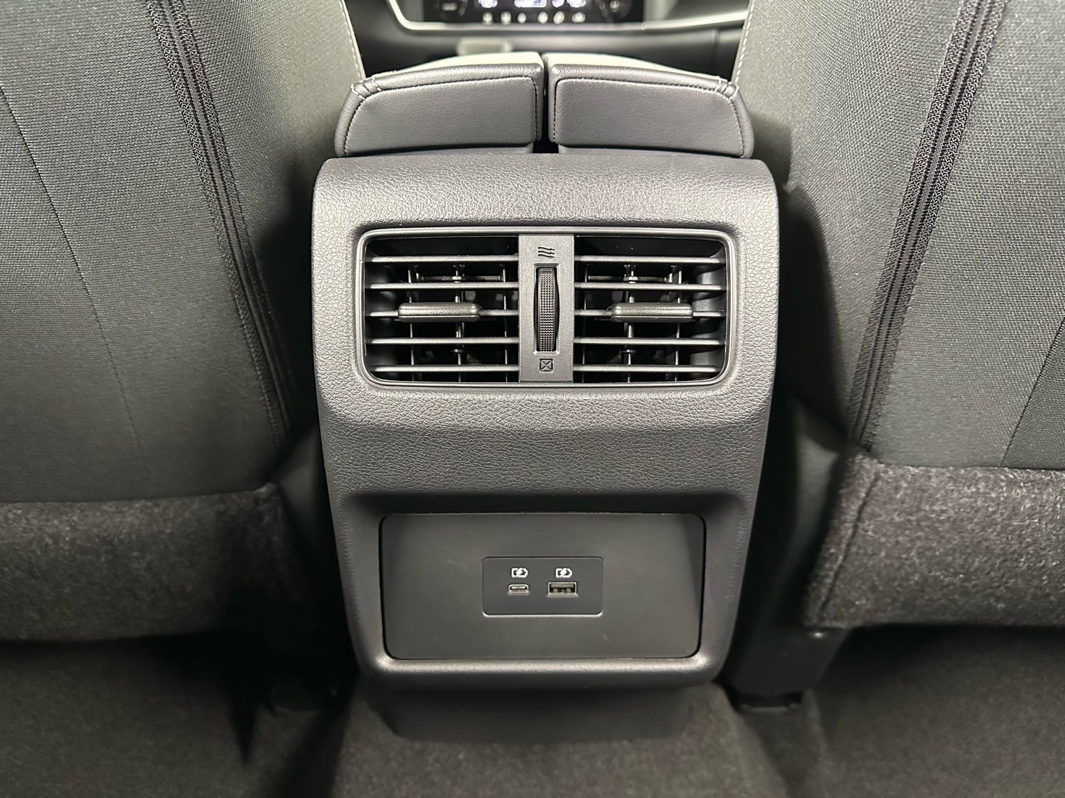 Used 2023 Nissan Rogue SV image 30