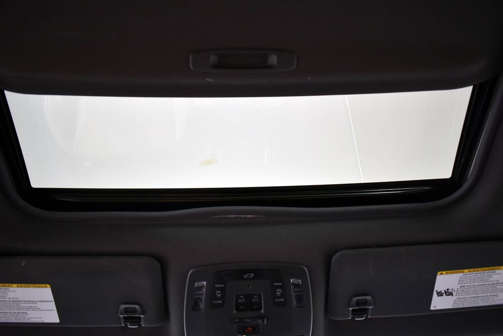 Used 2021 Toyota Sienna Limited image 40