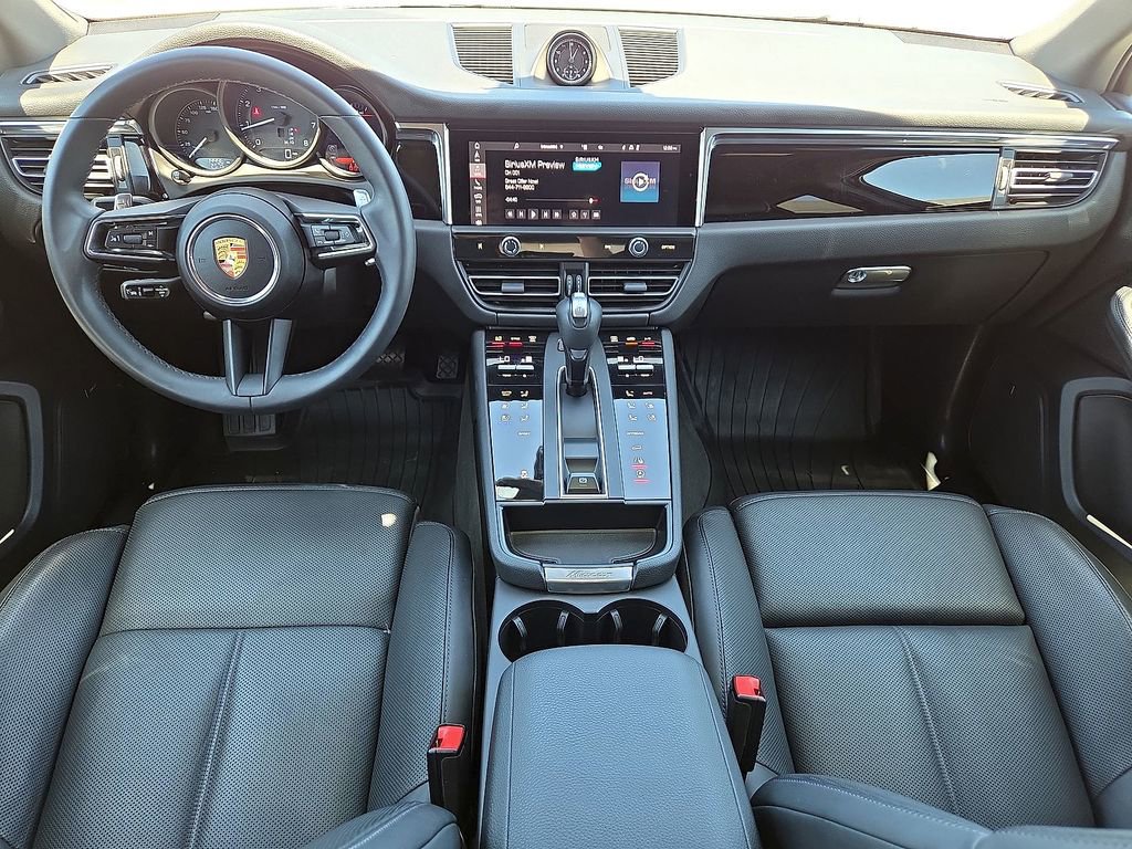 Used 2025 Porsche Macan AWD/4WD image 13