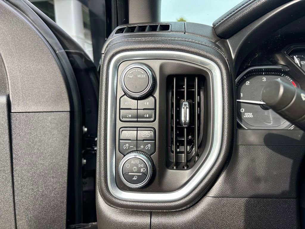 Used 2021 GMC Sierra 3500 SLT w/ SLT Premium Package image 19