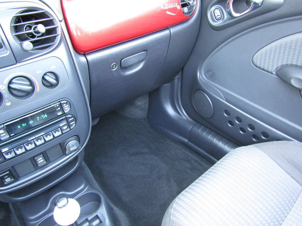 Used 2005 Chrysler PT Cruiser Touring FWD image 21