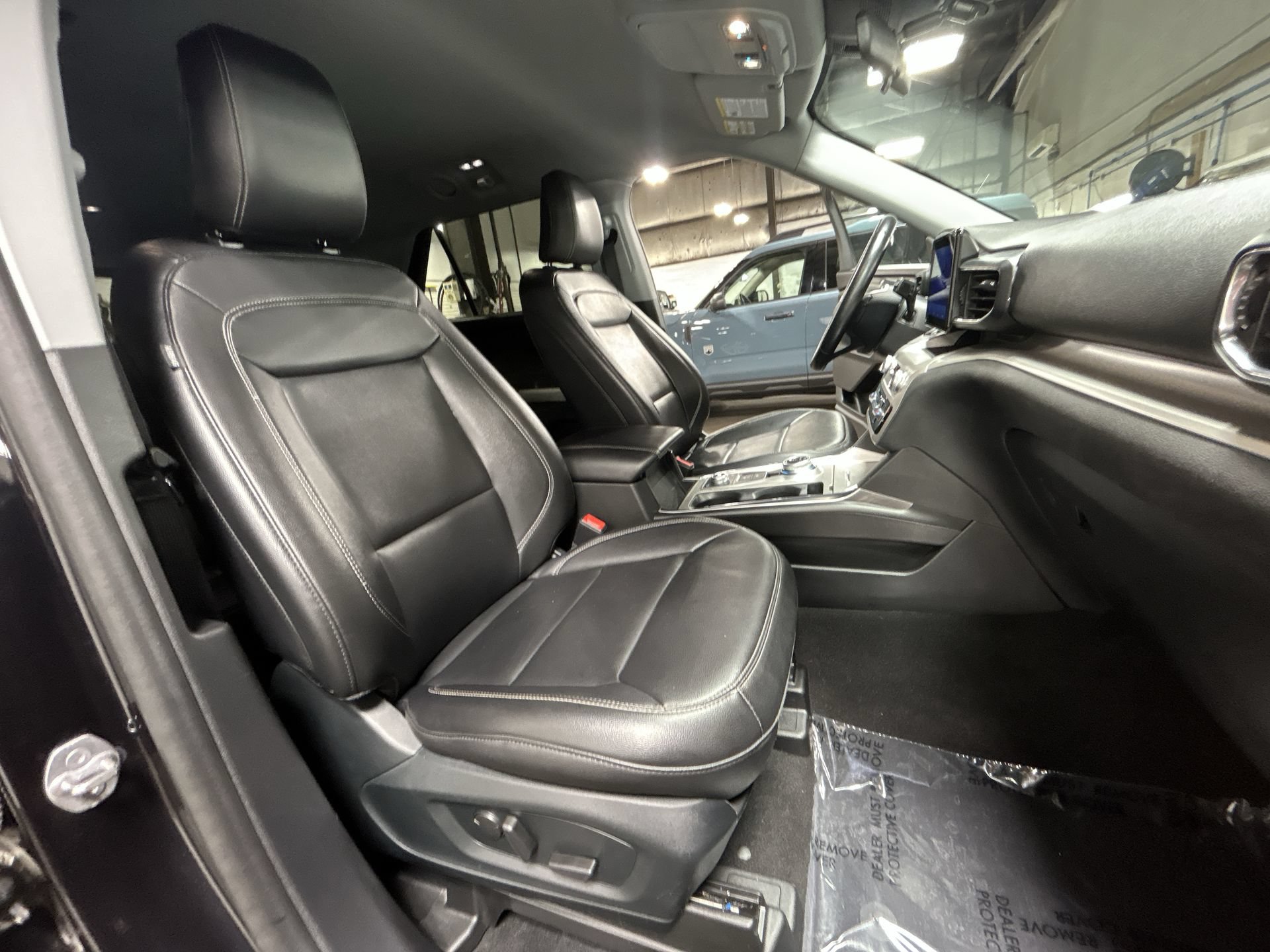 Used 2021 Ford Explorer XLT w/ Equipment Group 202A AWD/4WD image 28
