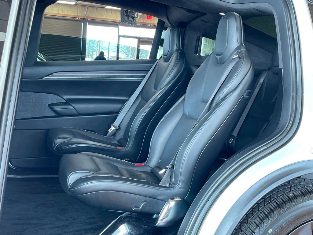Used 2022 Tesla Model X Plaid image 16