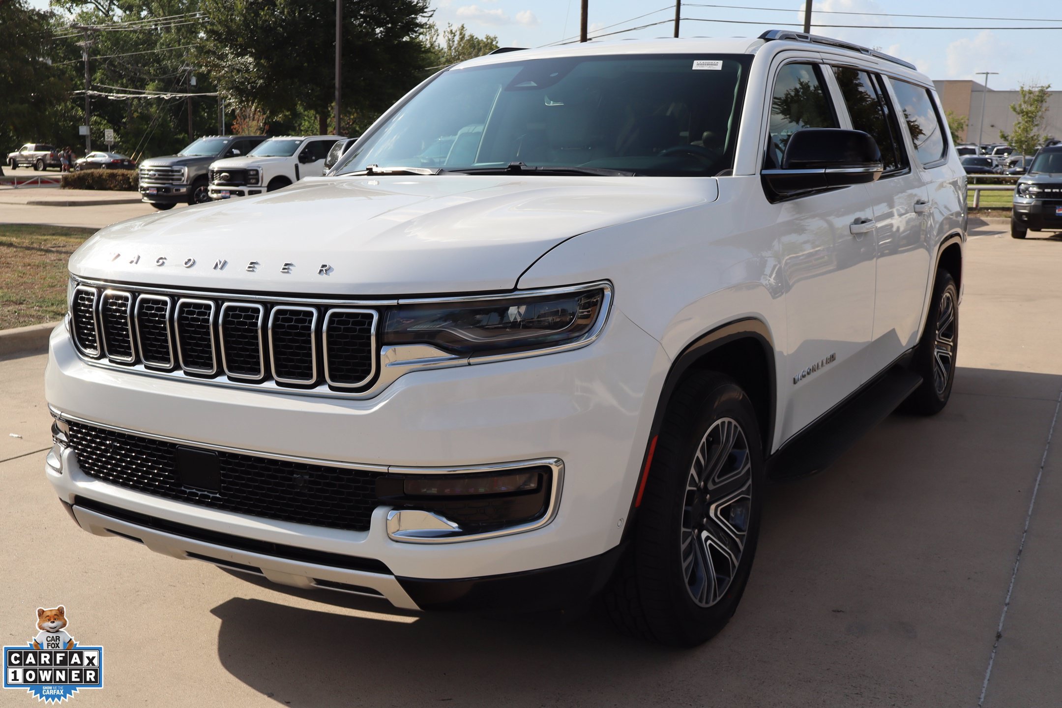Used 2024 Jeep Wagoneer L Series II w/ Flexible Seating Group RWD image 9
