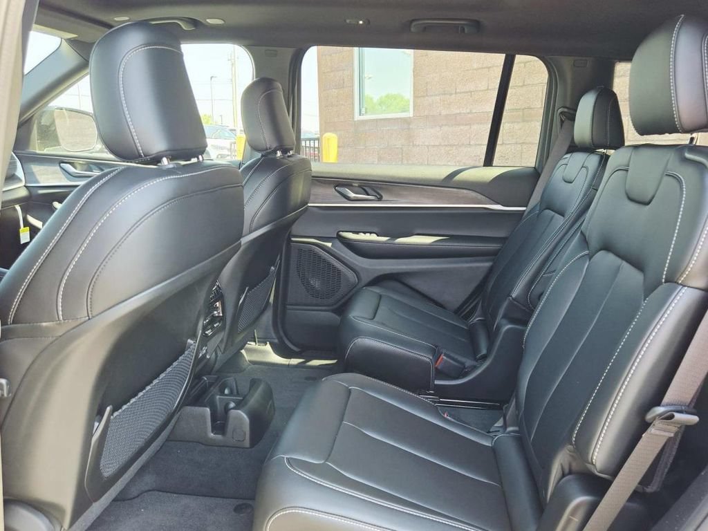 New 2025 Jeep Grand Cherokee L Limited AWD/4WD image 15