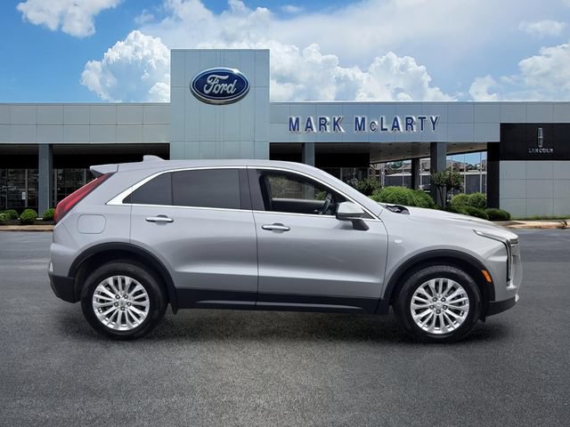 Used 2024 Cadillac XT4 Luxury w/ Cold Weather Package FWD image 6