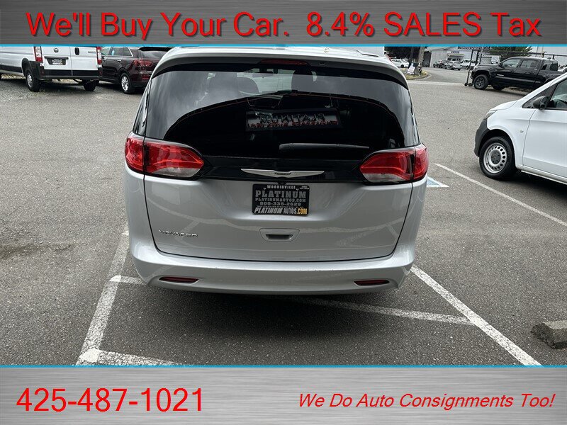 Used 2022 Chrysler Voyager LX FWD image 6