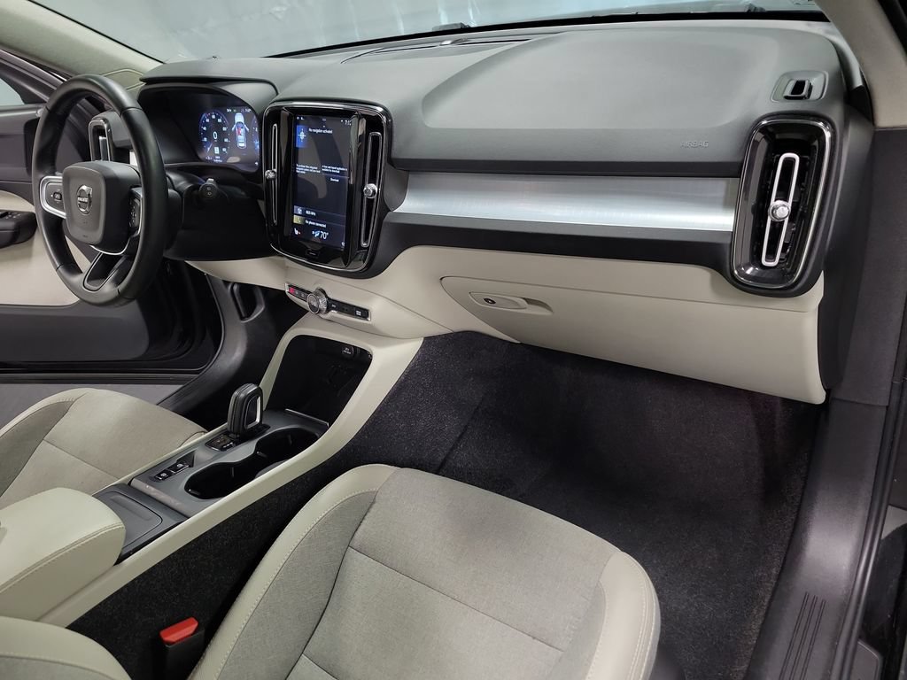 Used 2020 Volvo XC40 T5 Momentum w/ Protection Package Premier AWD/4WD image 31