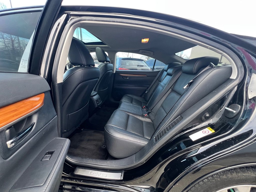 Used 2013 Lexus ES 300h w/ Luxury Pkg FWD image 12