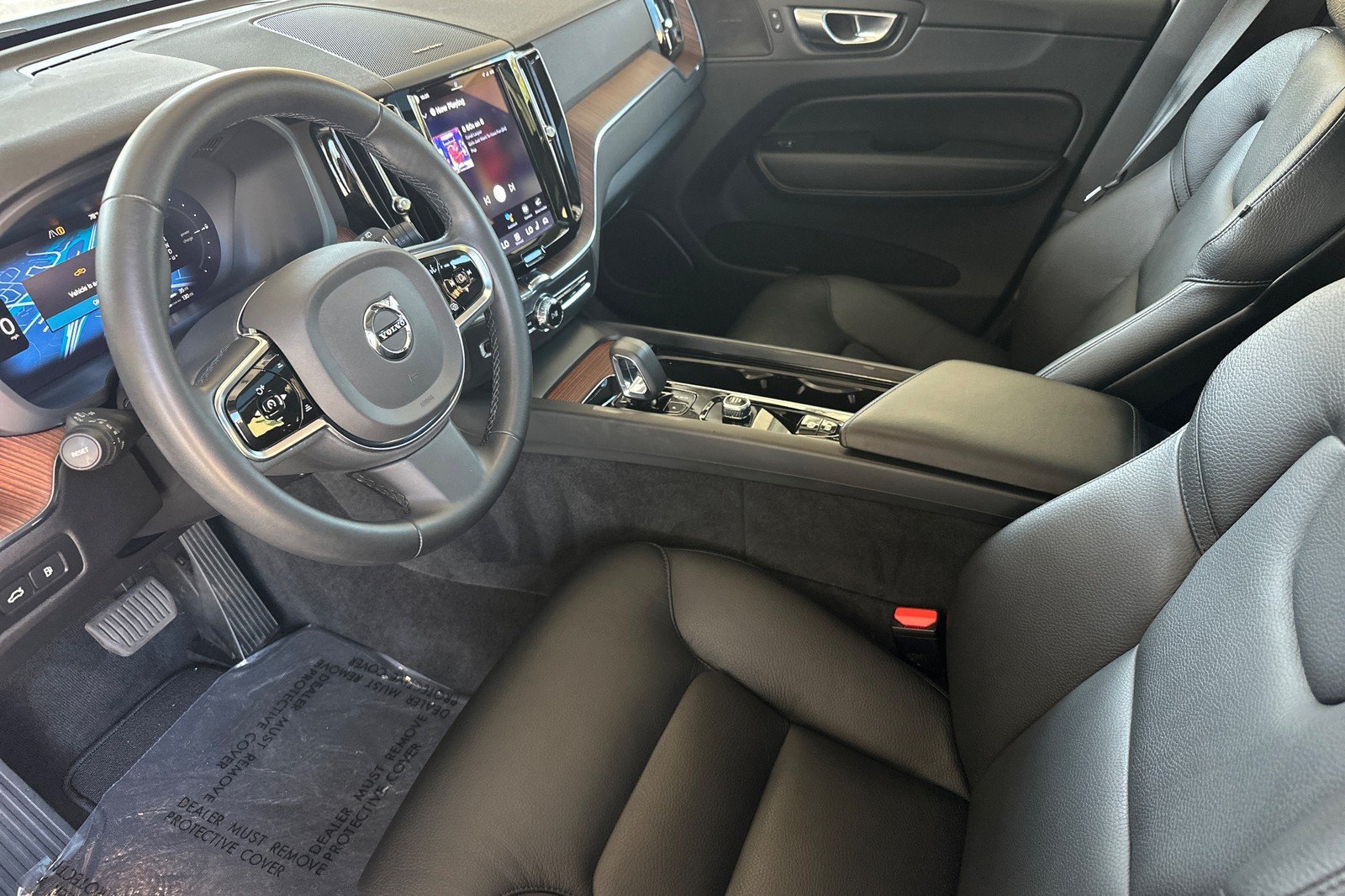 Certified 2023 Volvo XC60 T8 Plus AWD/4WD image 12