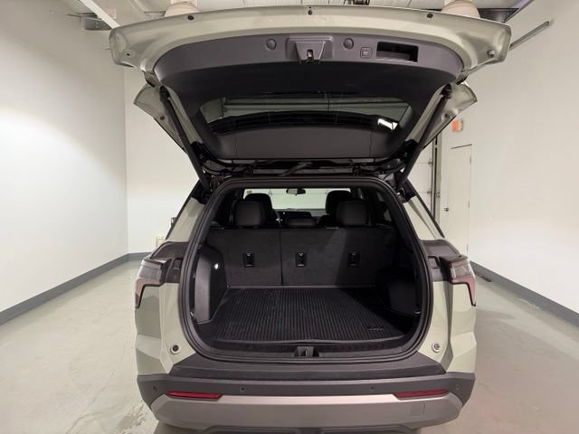 Used 2025 Chevrolet Equinox LT w/ Convenience Package II FWD image 8