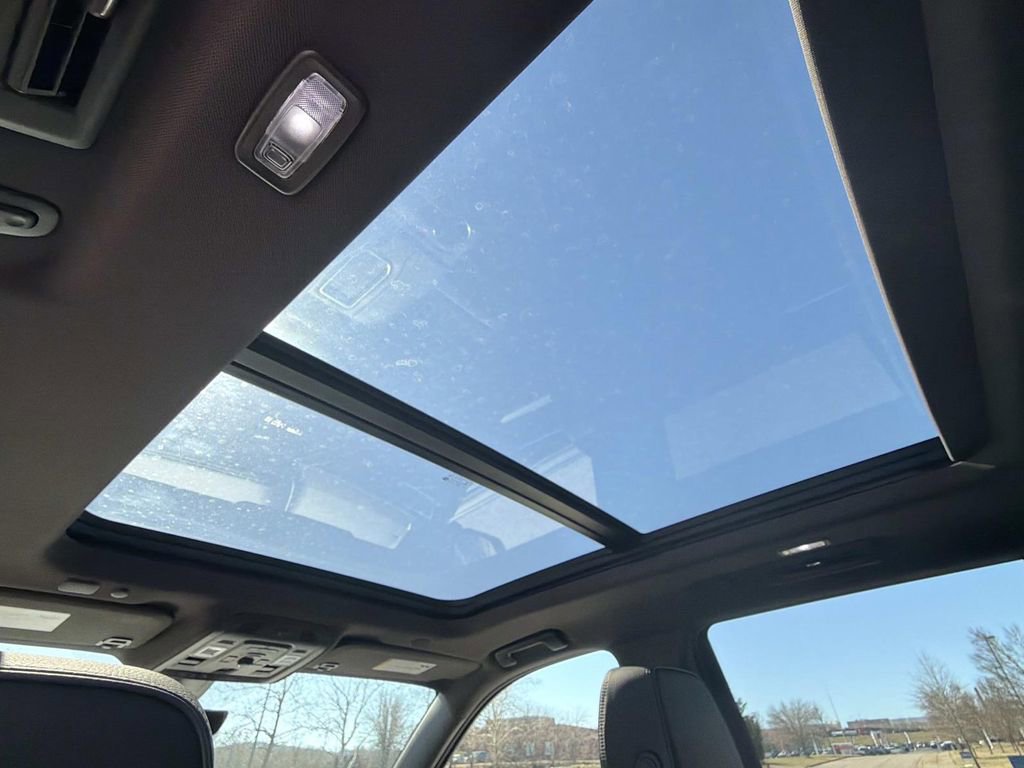 Used 2021 GMC Yukon Denali w/ Denali Premium Package image 21