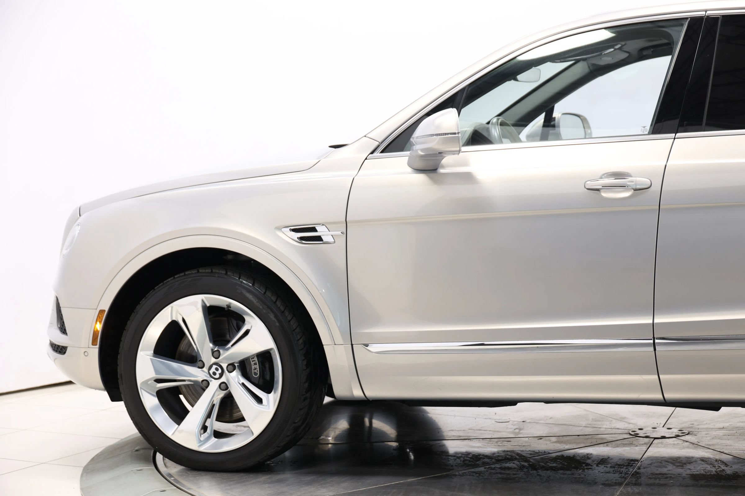 Used 2018 Bentley Bentayga Onyx Edition AWD/4WD image 8