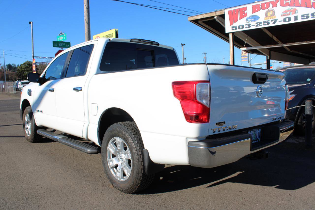 Used 2017 Nissan Titan SV image 4