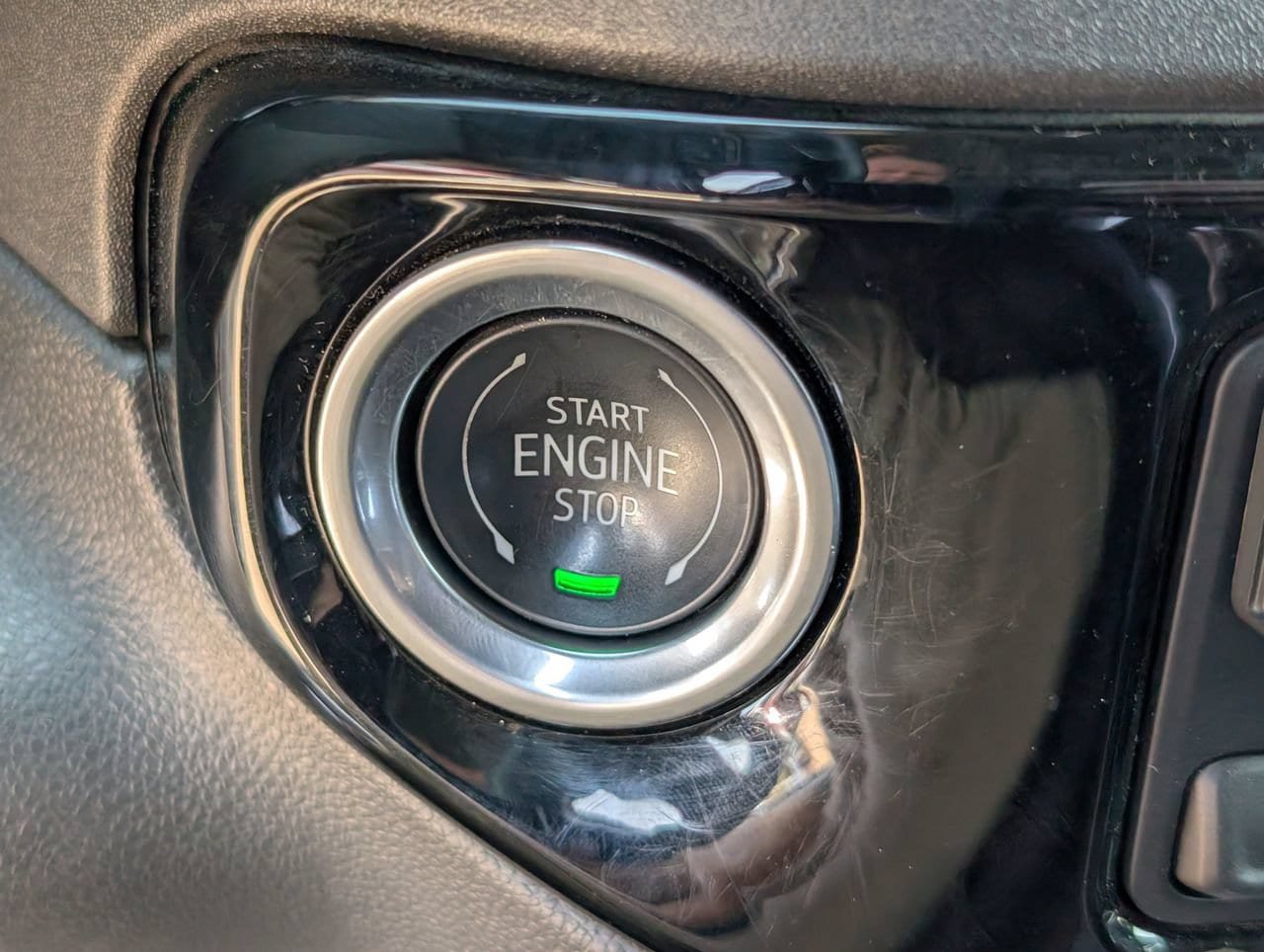 Used 2025 Chevrolet Silverado 1500 LTZ AWD/4WD image 19