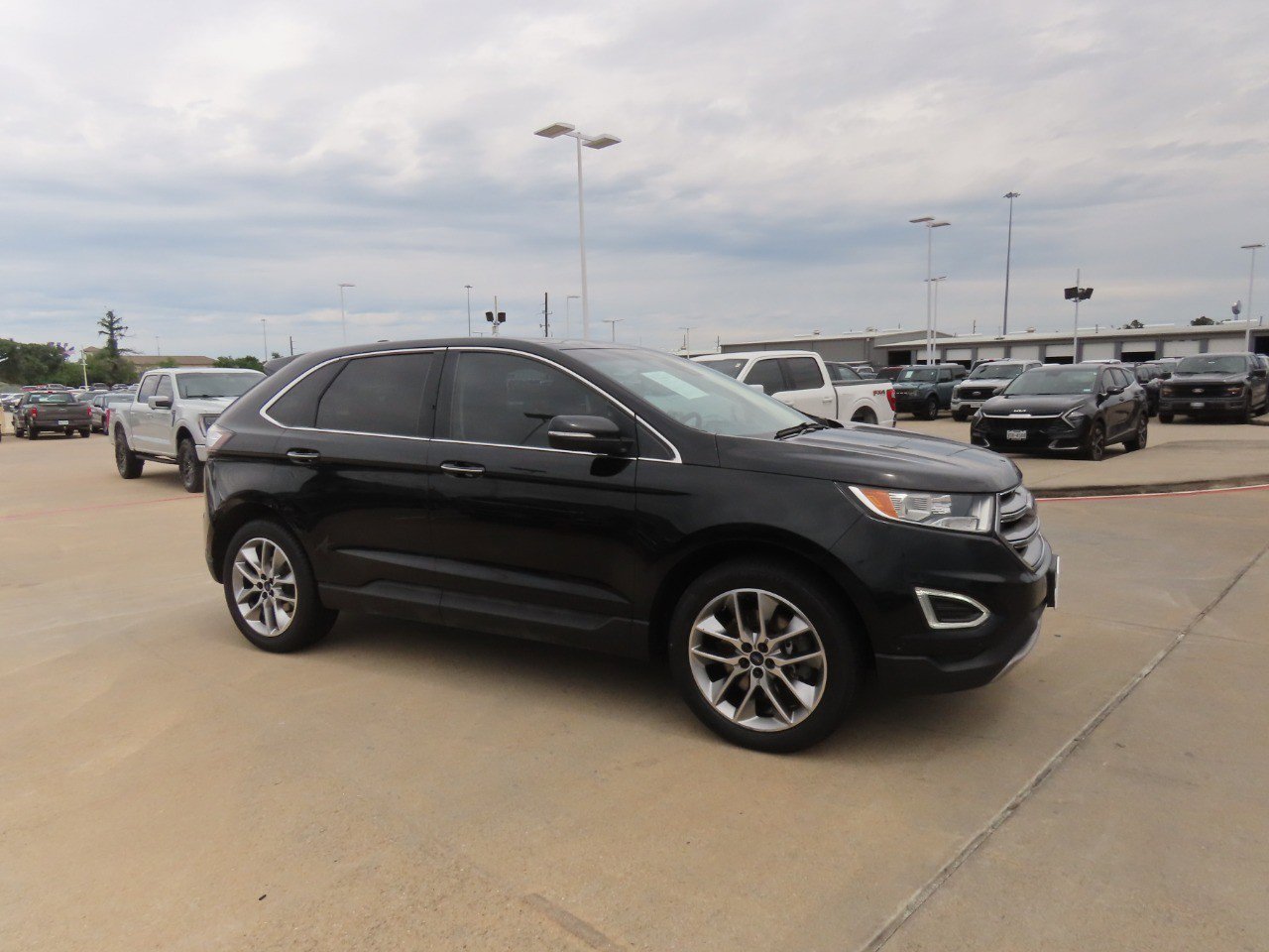 Used 2017 Ford Edge Titanium w/ Equipment Group 302A FWD image 7