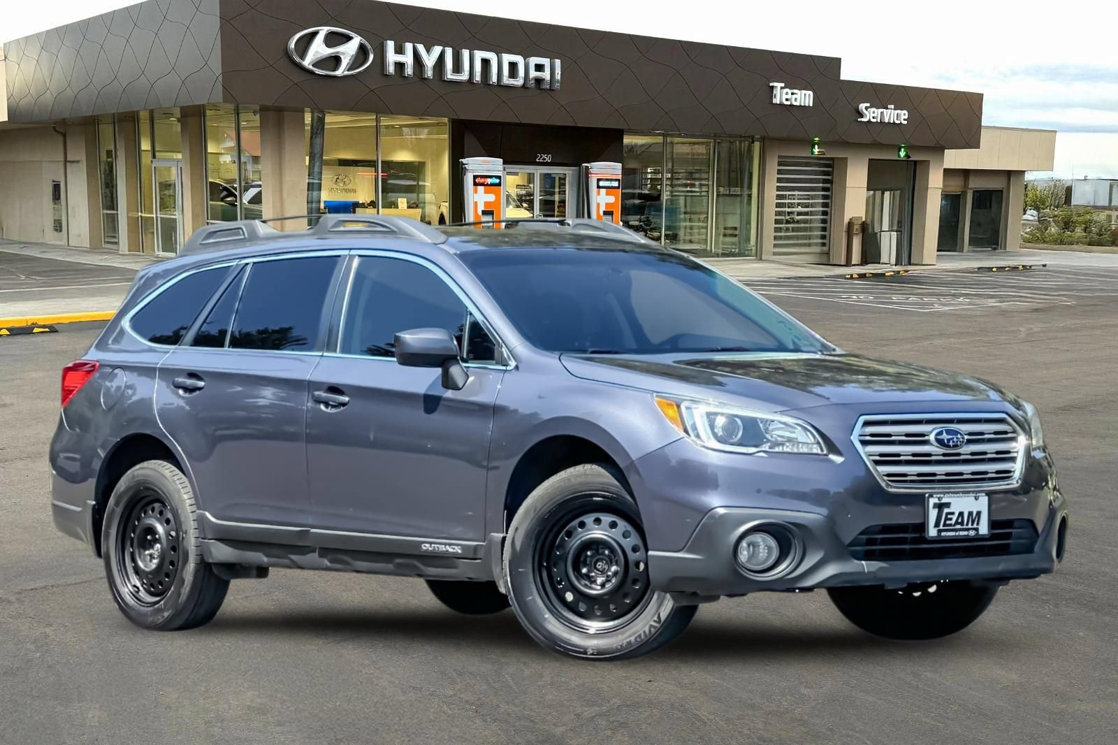 Used 2017 Subaru Outback 2.5i Premium AWD/4WD image 2