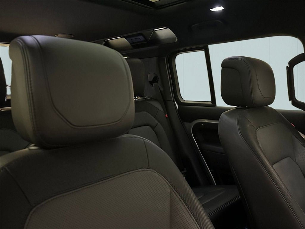 Used 2023 Land Rover Defender 110 X-Dynamic SE image 39