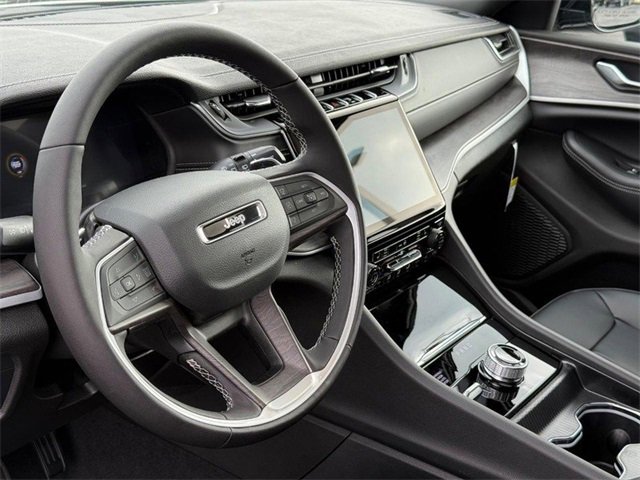 New 2025 Jeep Grand Cherokee Limited w/ Black Appearance Package image 21