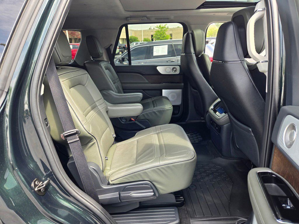 Used 2023 Lincoln Navigator Black Label AWD/4WD image 9