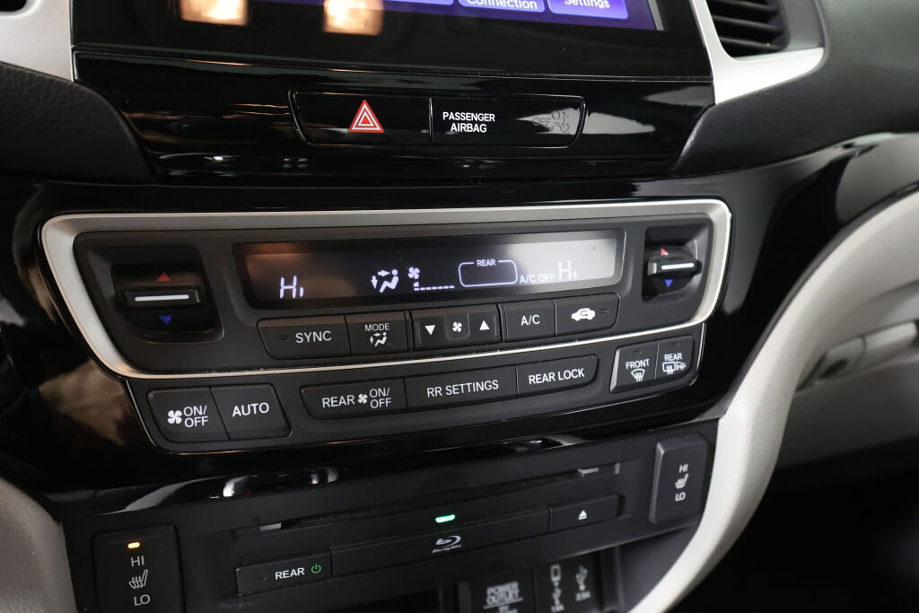 Used 2018 Honda Pilot Touring image 37