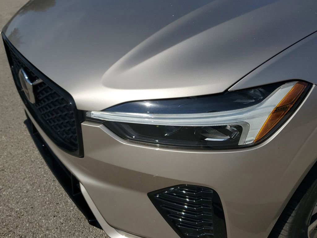 Used 2024 Volvo XC60 B5 Core image 11