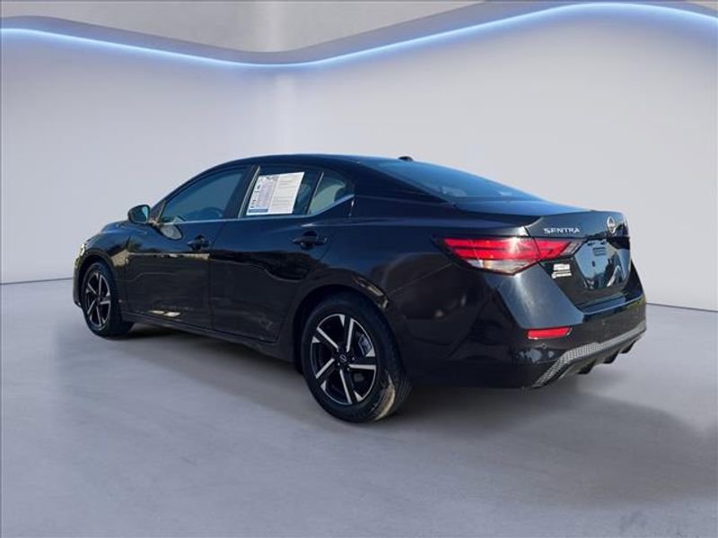 Used 2024 Nissan Sentra SV image 3