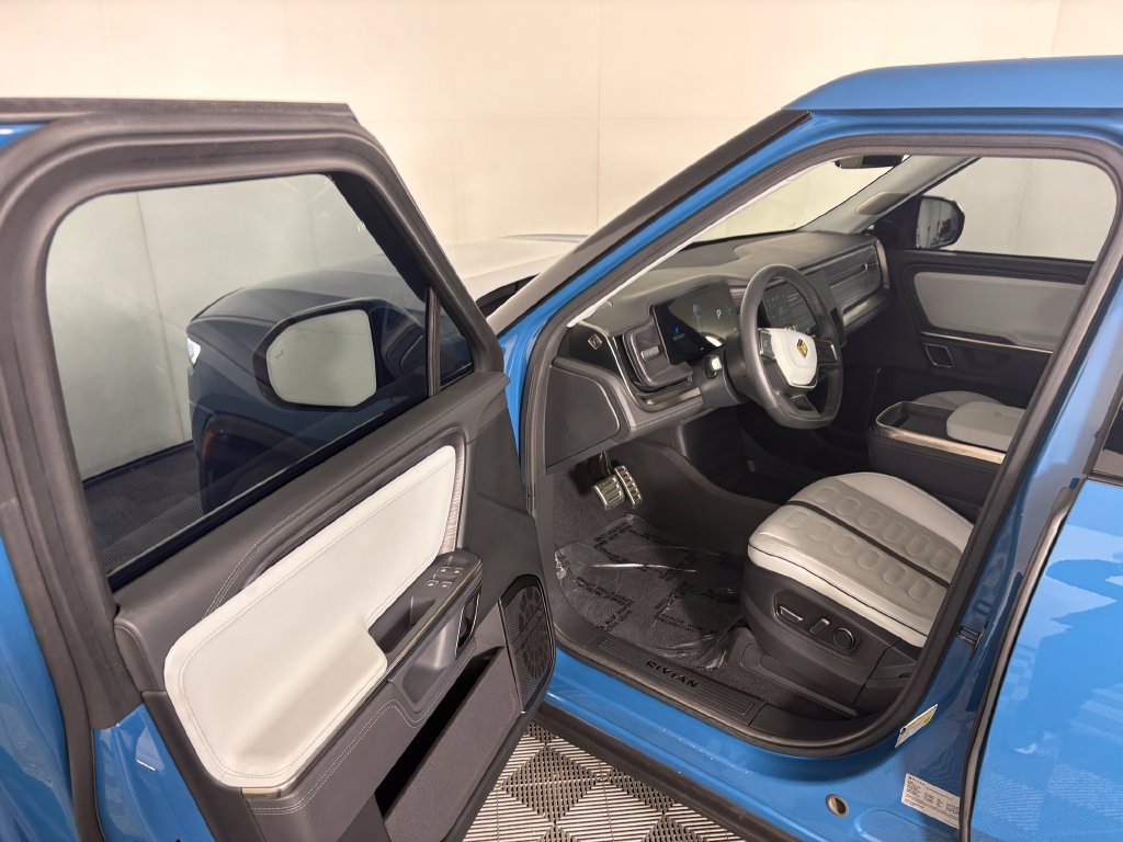 Used 2023 Rivian R1T Adventure Dual AWD/4WD image 12