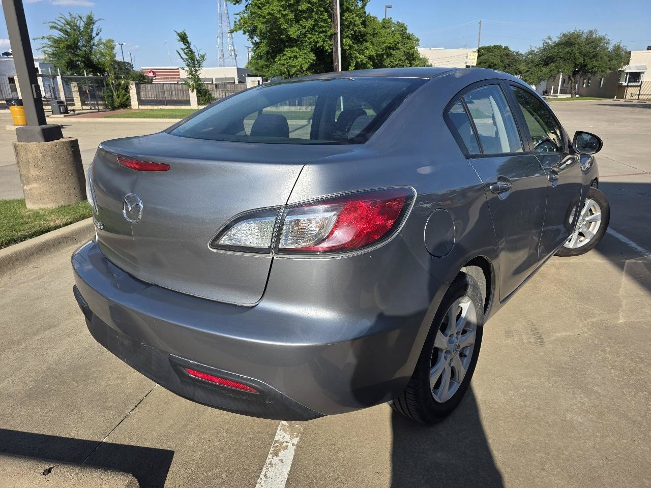 Used 2010 MAZDA MAZDA3 i Touring FWD image 22
