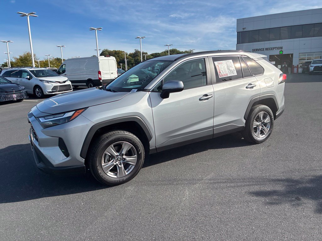 Used 2025 Toyota RAV4 XLE AWD/4WD image 17