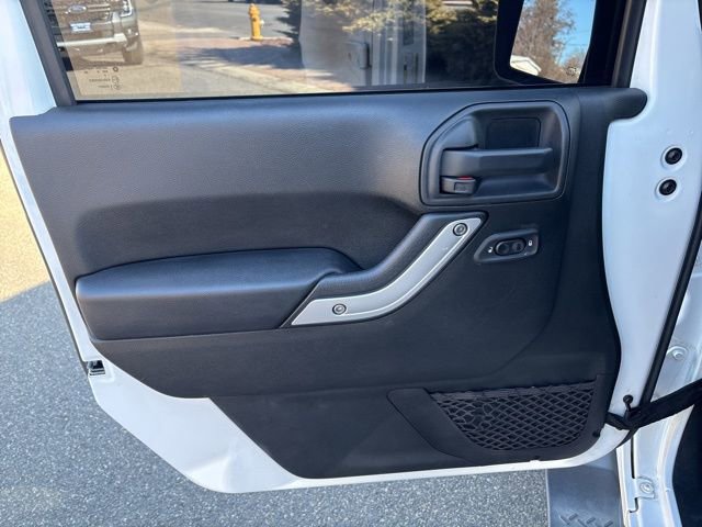 Used 2016 Jeep Wrangler Unlimited Sahara w/ Connectivity Group image 16