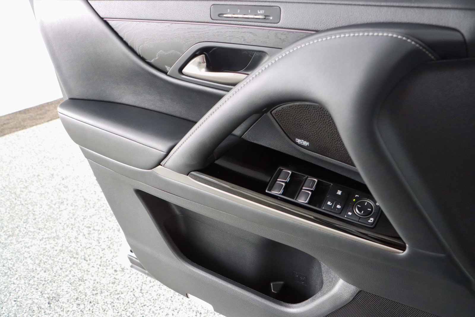 Used 2025 Lexus LX 600 4WD w/ Luxury Package image 25