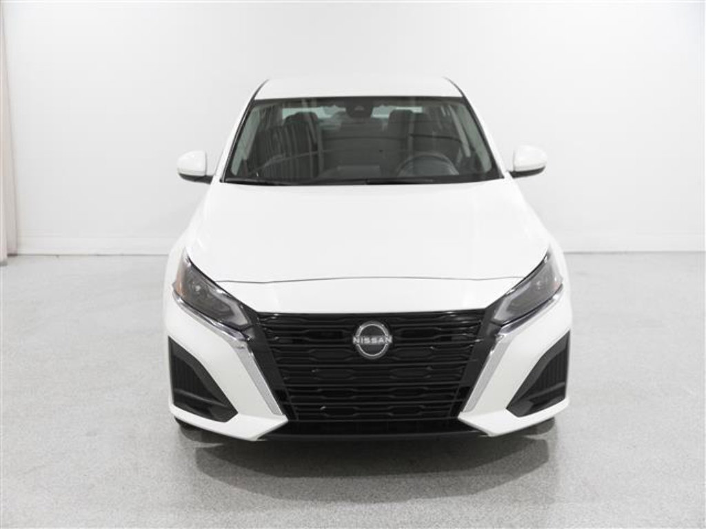 Used 2023 Nissan Altima 2.5 SV image 2