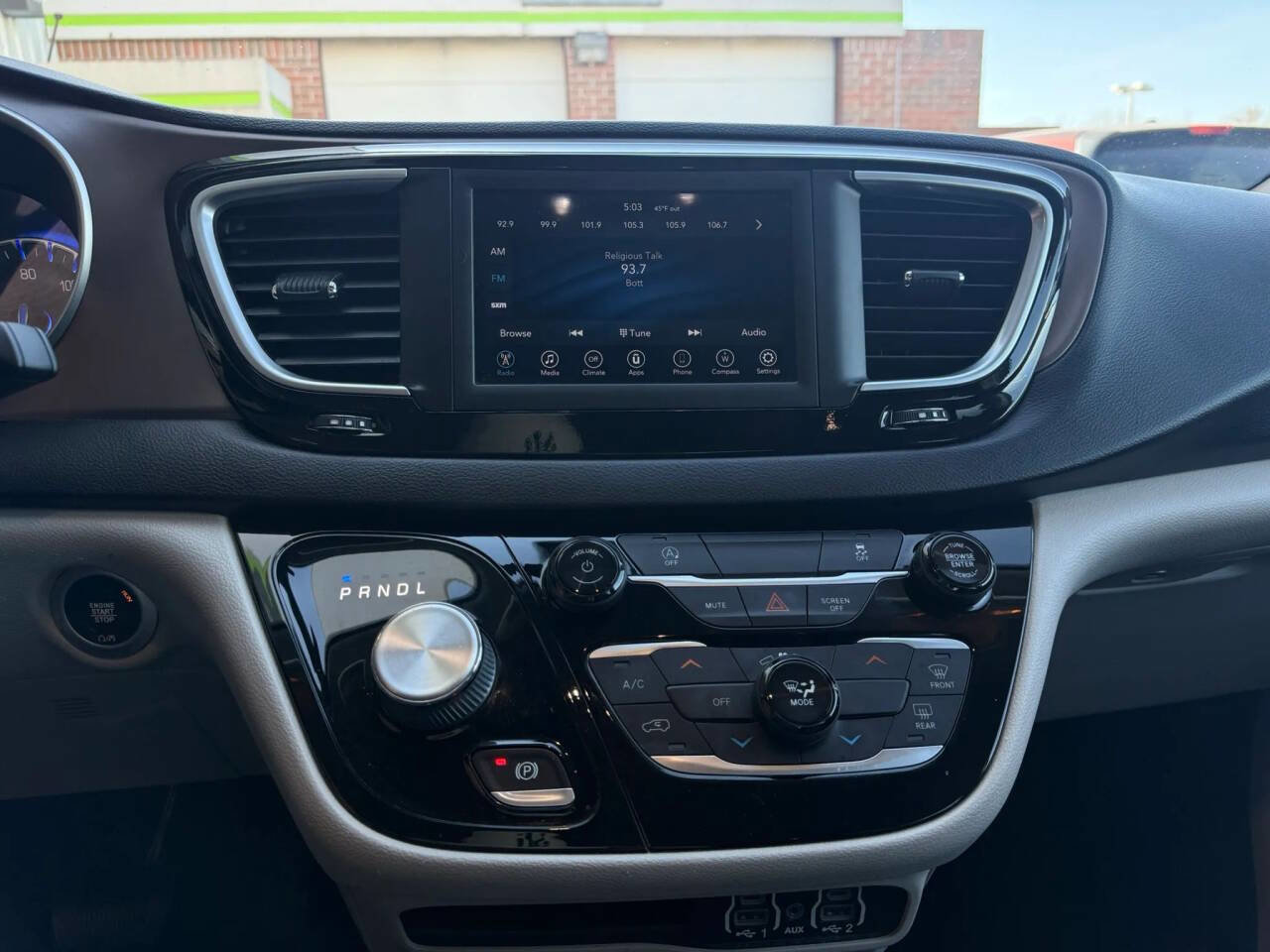 Used 2021 Chrysler Voyager Lxi image 10