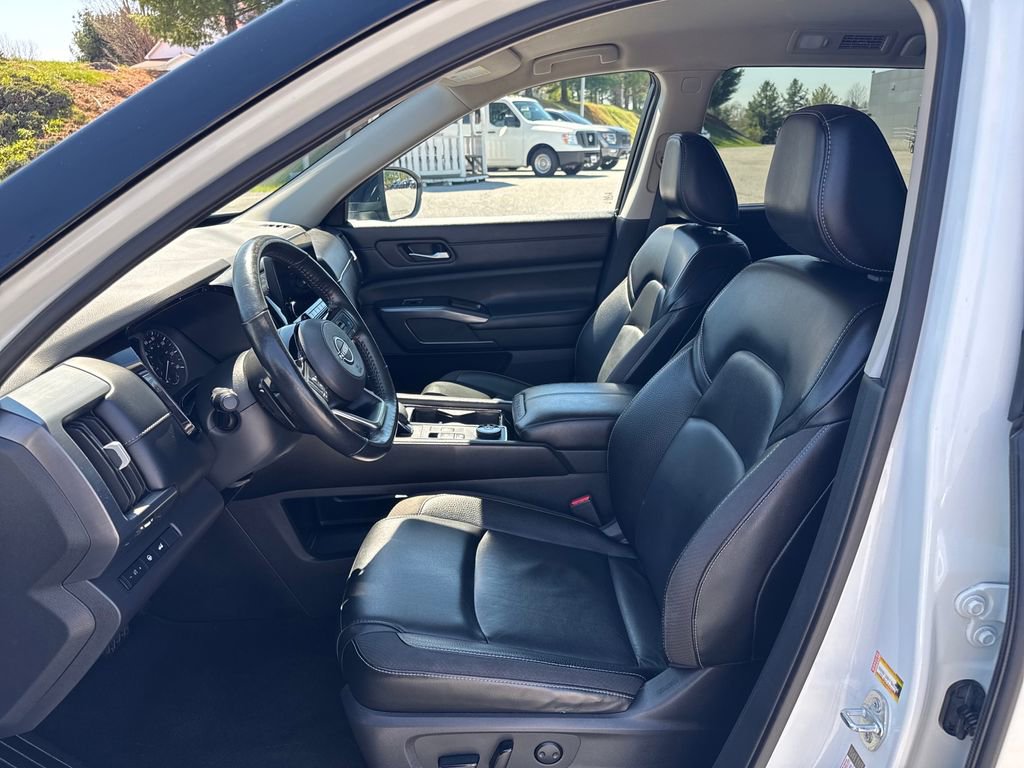 Used 2023 Nissan Pathfinder SL image 10