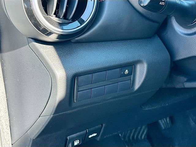 Used 2023 Nissan Kicks SR w/ SR Premium Package image 10