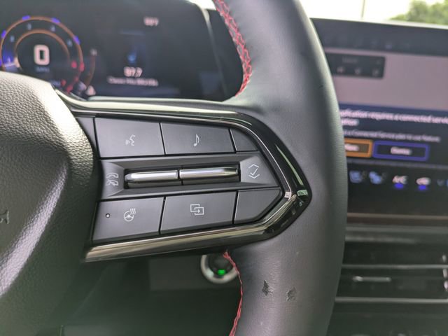 Used 2024 Chevrolet Traverse RS image 32