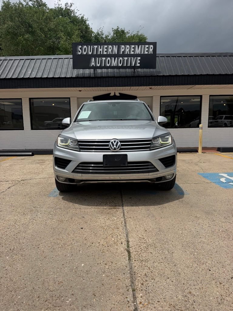 Used 2017 Volkswagen Touareg Wolfsburg Edition AWD/4WD image 2