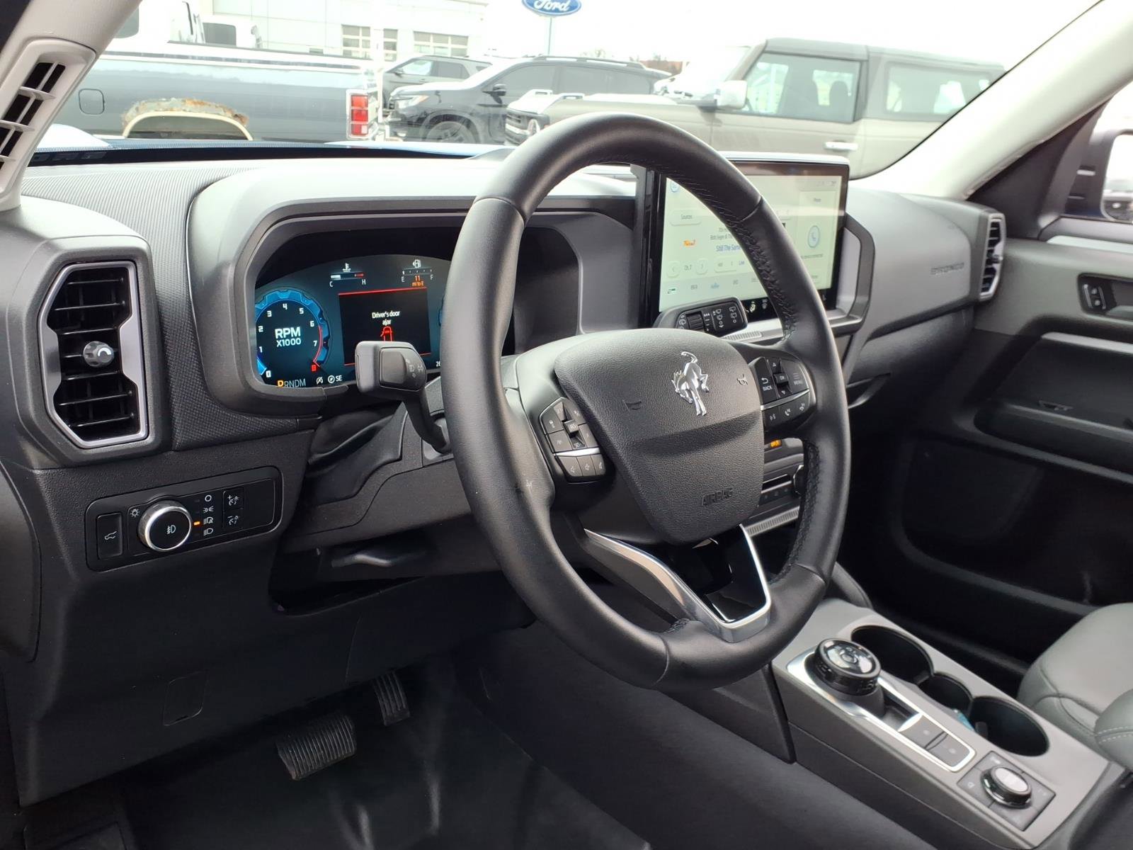 Used 2025 Ford Bronco Sport Badlands image 9