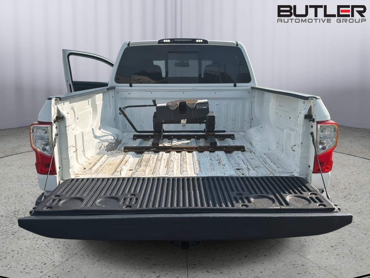 Used 2017 Nissan Titan SV AWD/4WD image 31