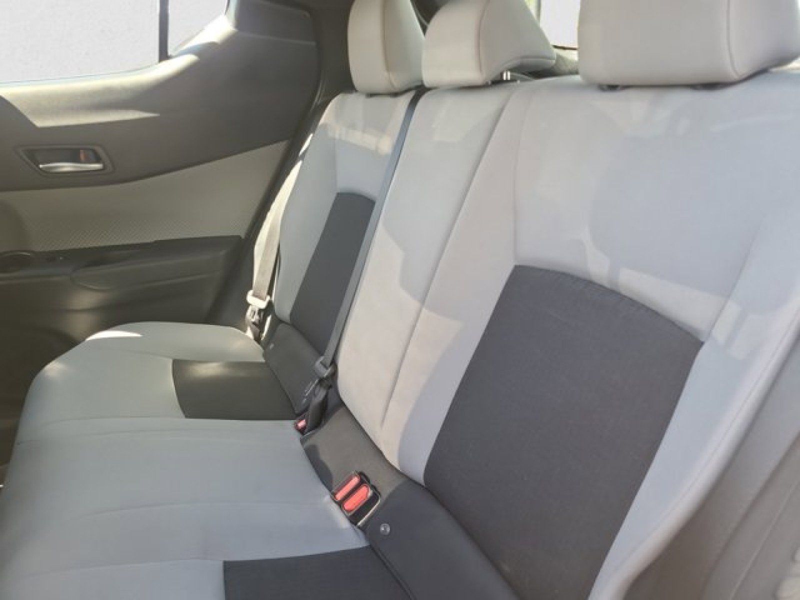 Used 2019 Toyota C-HR XLE image 18