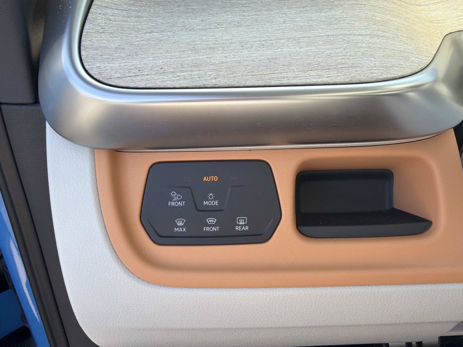 Certified 2025 Volkswagen ID. Buzz Pro S Plus AWD/4WD image 28