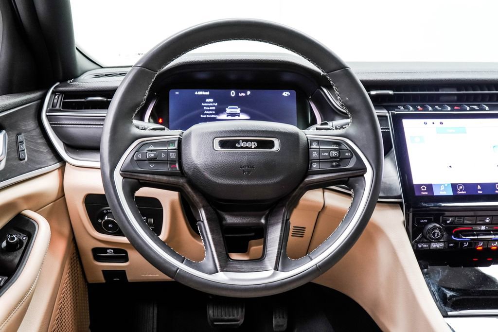 Used 2023 Jeep Grand Cherokee L Limited image 23