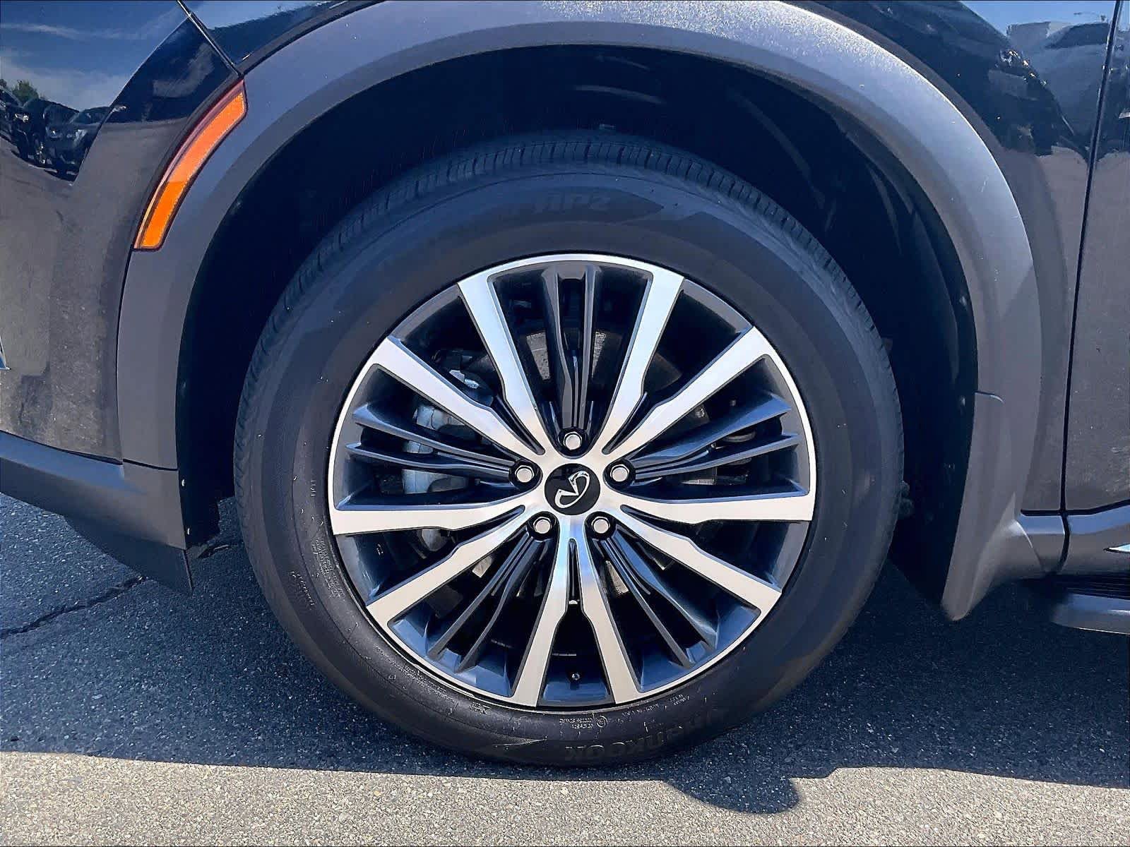 Used 2024 INFINITI QX60 Sensory w/ Vision Package AWD/4WD image 11