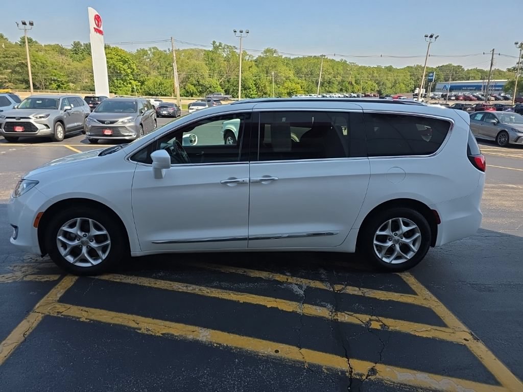 Used 2020 Chrysler Pacifica Touring-L FWD image 7