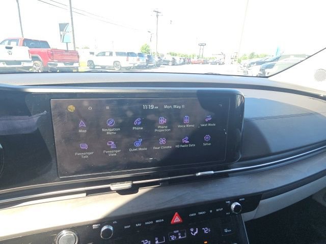 Used 2024 Kia Carnival EX FWD image 11