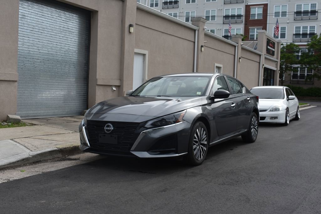 Used 2024 Nissan Altima 2.5 SV AWD/4WD image 3