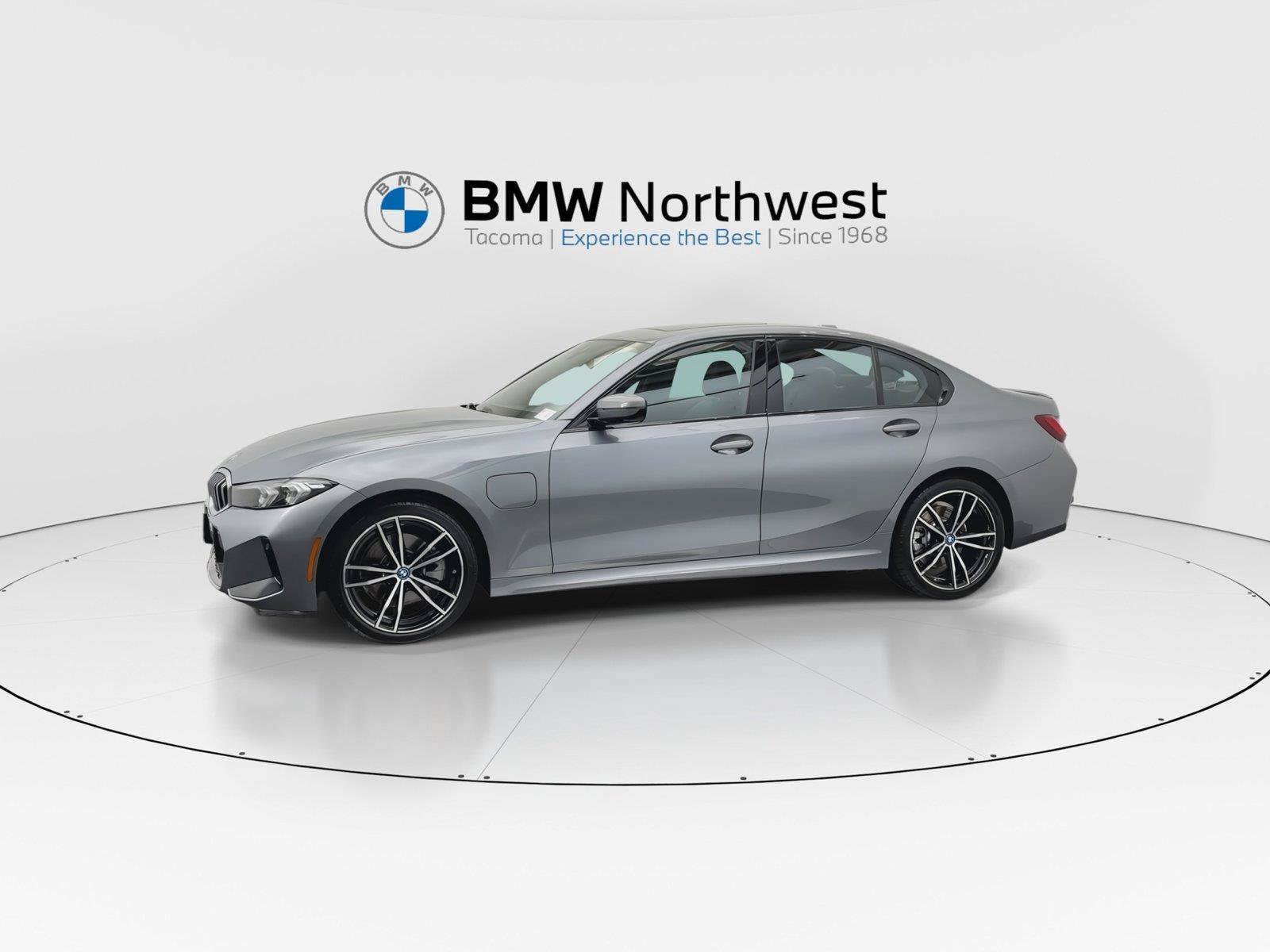 Used 2023 BMW 330e xDrive w/ M Sport Package AWD/4WD image 10