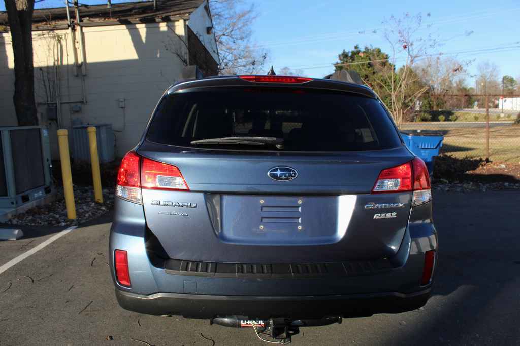 Used 2014 Subaru Outback 2.5i Premium AWD/4WD image 6