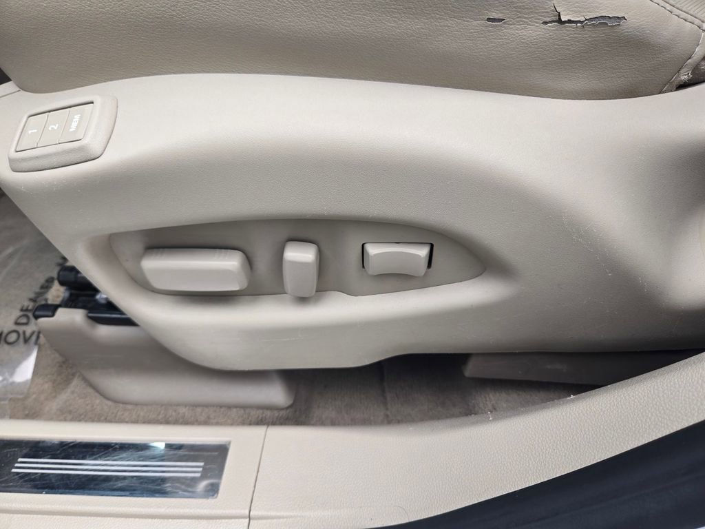 Used 2016 Cadillac SRX Luxury w/ Driver Awareness Package AWD/4WD image 13